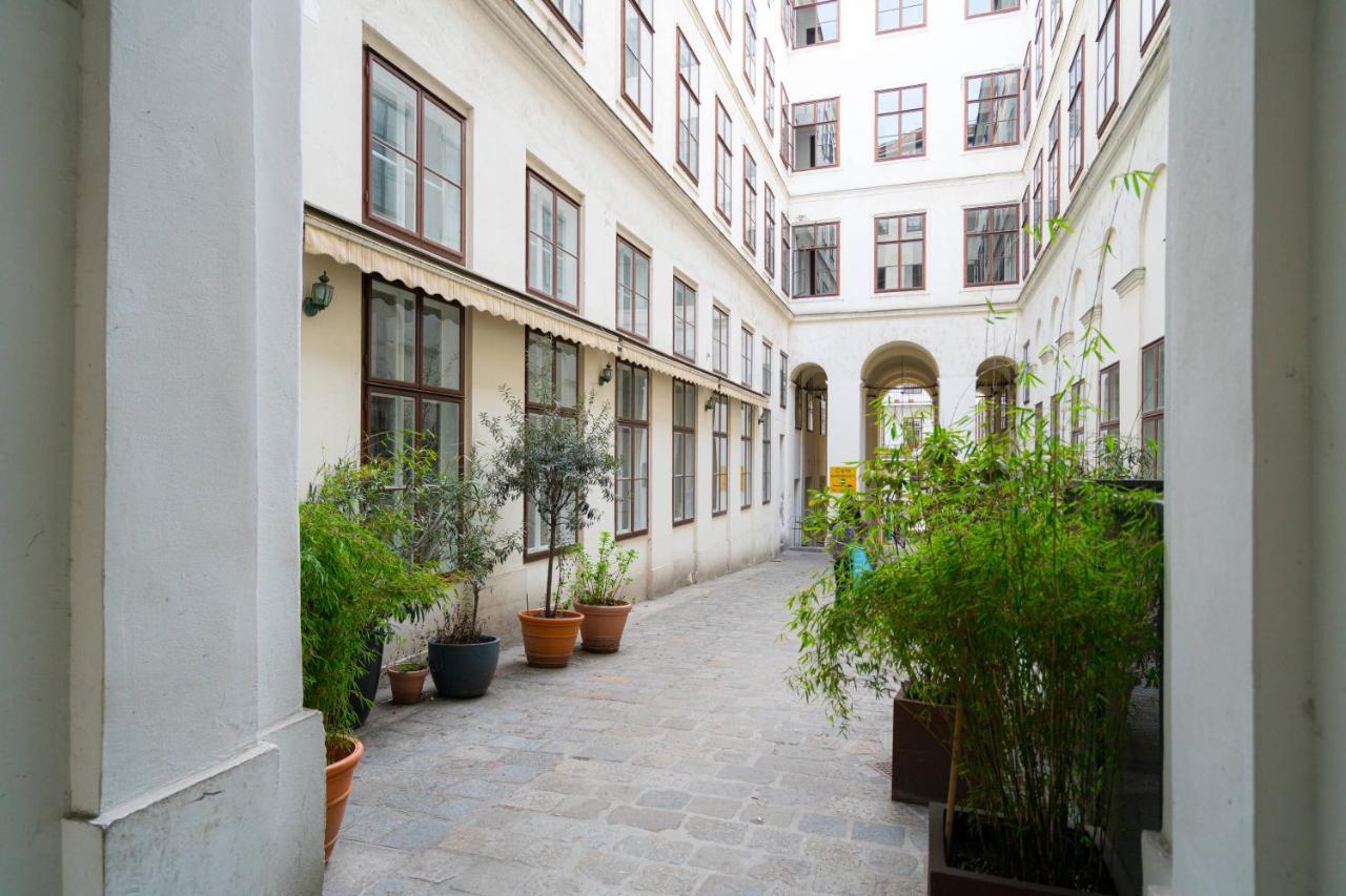 Vienna Residence, Volkstheater - Parliament 外观 照片